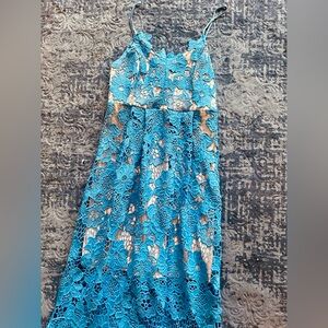 Umgee Textured Foral Lace overlay Blue dress size medium